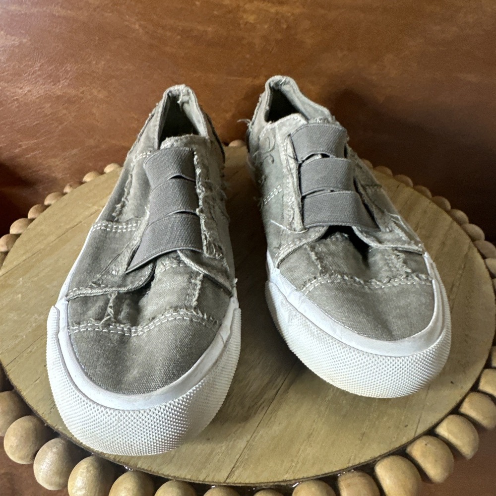 BLOWFISH Malibu Womens Slip-on Shoes Size 6M Casual Sneakers